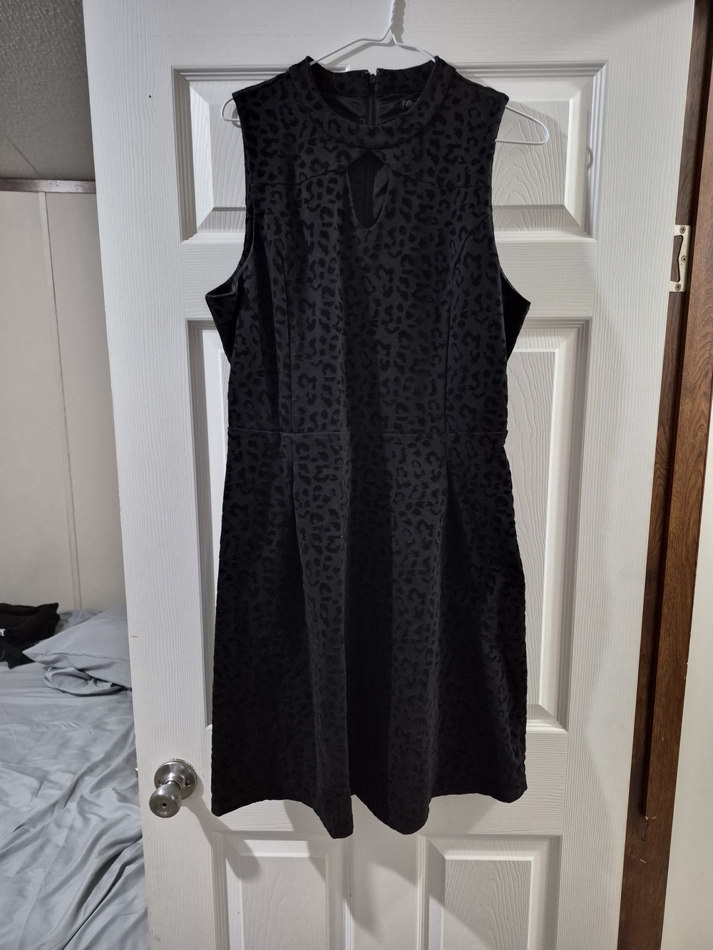 Versona Black Sleeveless Keyhole A-Line Dress - Picture 1 of 16